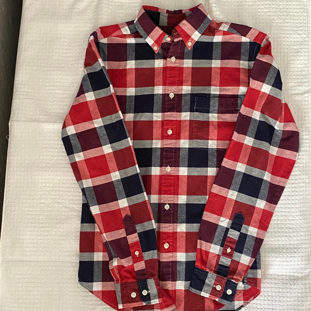 Merona long sleeved button down shirt. Size Small